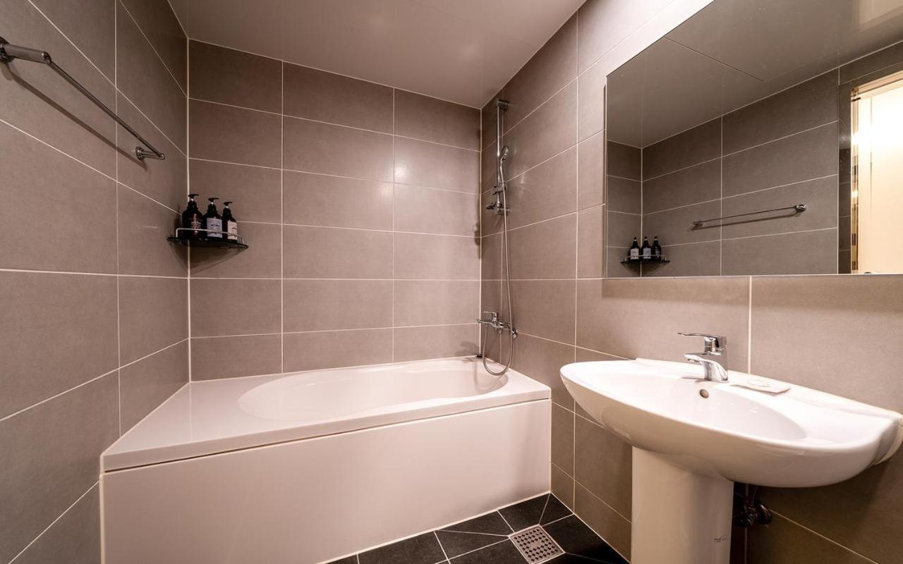 Hotel Momo Пусан Екстериор снимка